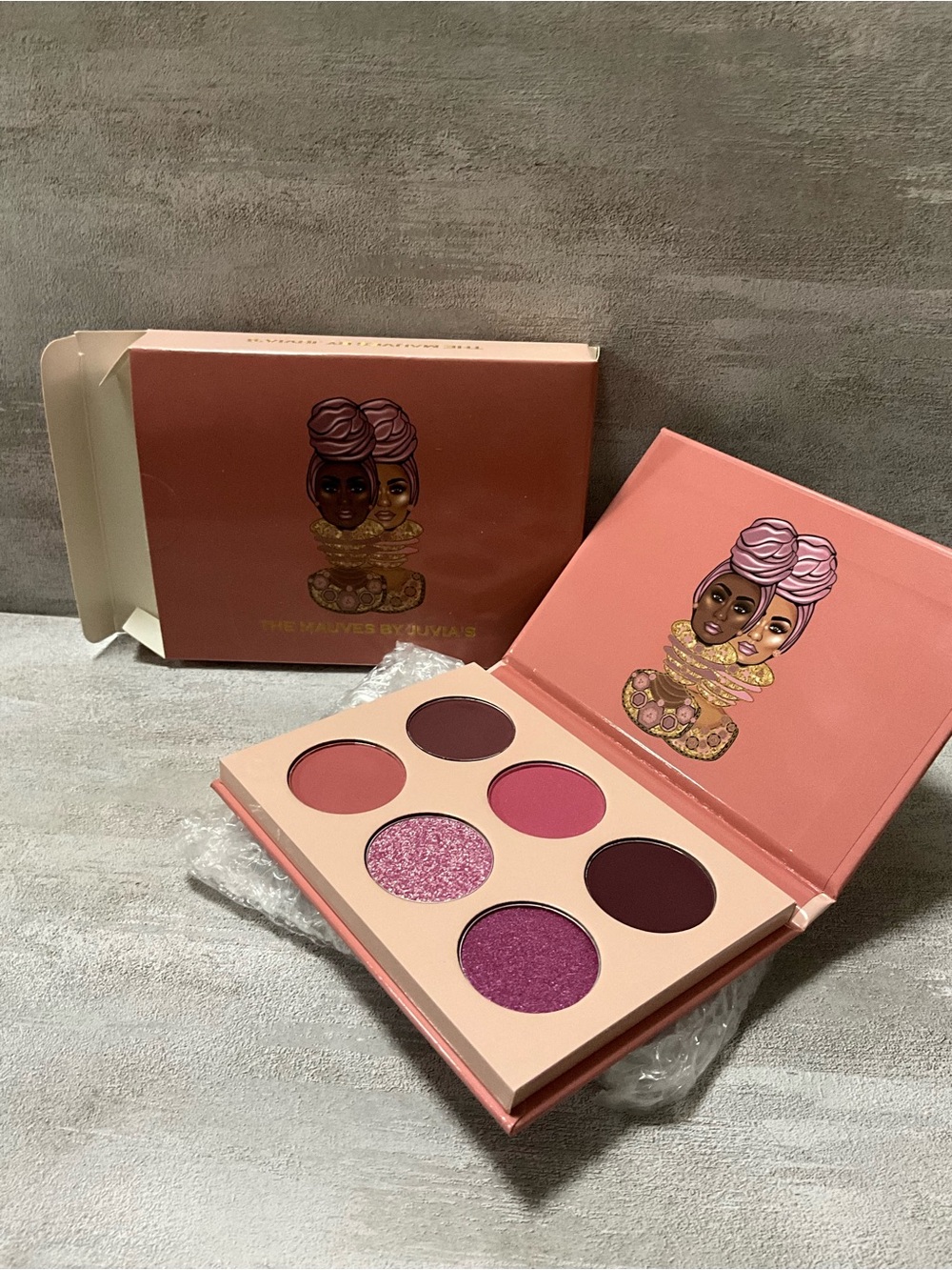 Julia’s place Mauves Eyeshadow Palette - Pink & Plum Shades